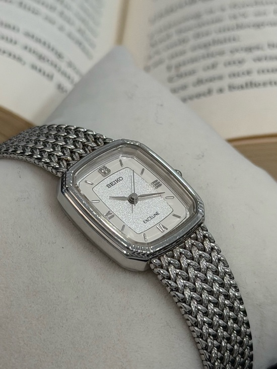 Vintage 1994 Seiko Exceline 3F31-5A30 Women's Watch [Diamond Accent]